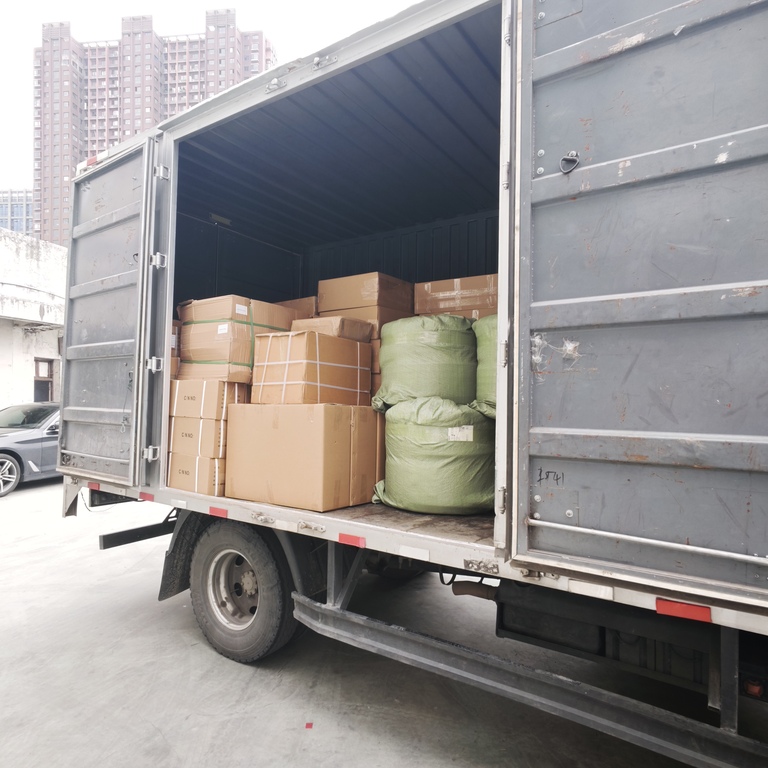 „Ouyue Electric“ nerūdijančio plieno paskirstymo dėžės buvo gabenamos urmu į Izraelį: iš gamyklos į Ningbo uostą, teikiant tvirtą paramą užsienio įkrovimo polių projektams.